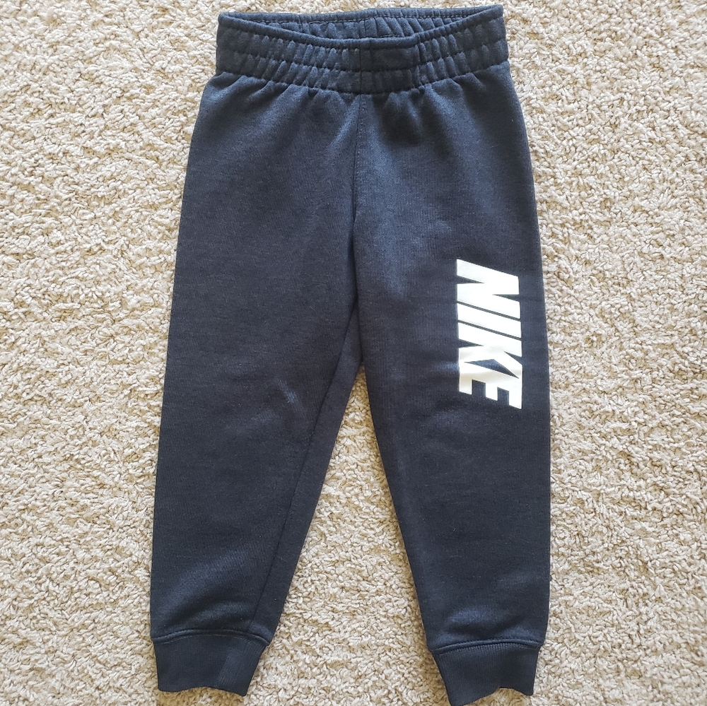 Nike dry-fit sweatpants/joggers - size 4/XS